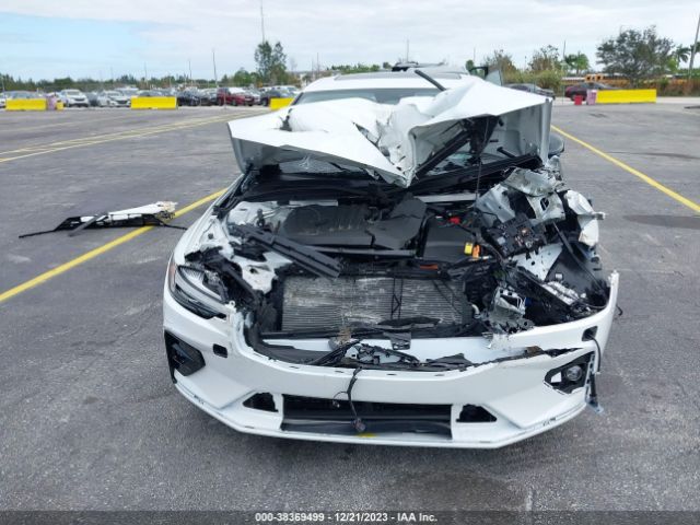 7JRL12FK5RG298209 Volvo S60 B5 Core Dark Theme