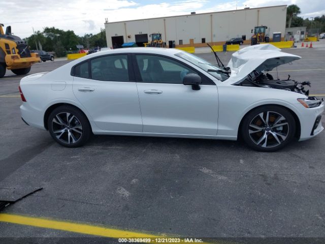 7JRL12FK5RG298209 Volvo S60 B5 Core Dark Theme