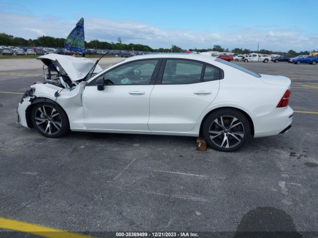 7JRL12FK5RG298209 Volvo S60 B5 Core Dark Theme