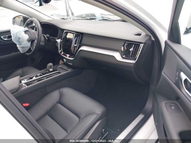 7JRL12FK5RG298209 Volvo S60 B5 Core Dark Theme