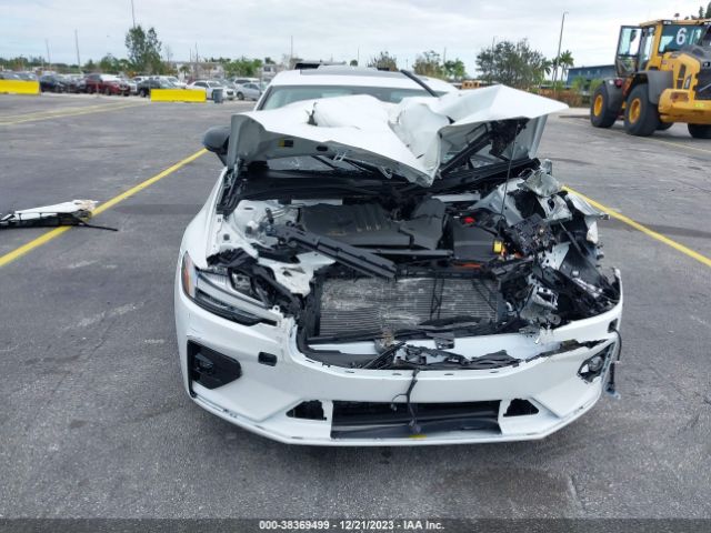 7JRL12FK5RG298209 Volvo S60 B5 Core Dark Theme