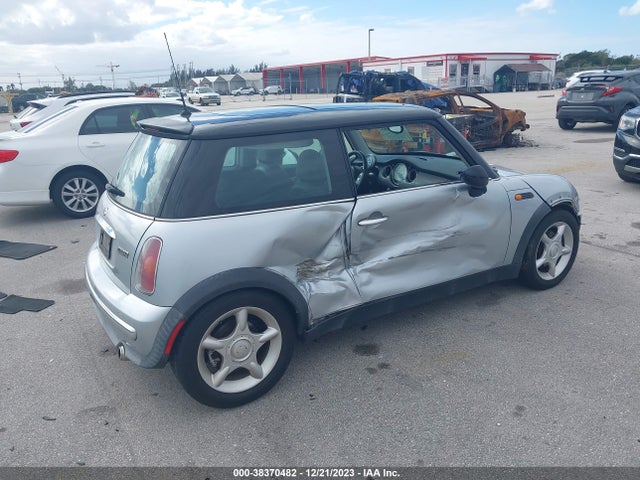 2003 MINI COOPER HARDTOP WMWRC334X3TE17417 Photo 3