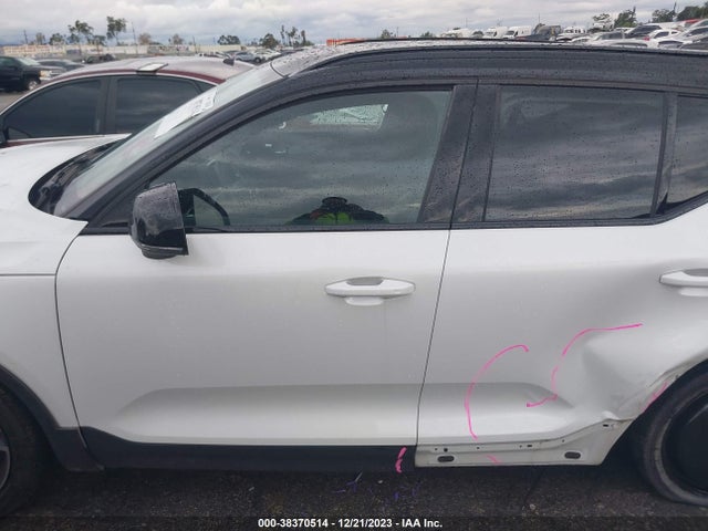 2021 VOLVO XC40 T5 R-DESIGN VIN: YV4162UM8M2431267