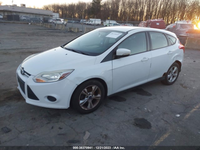 Ford FOCUS SE 2014 1FADP3K28EL332874 Image 2