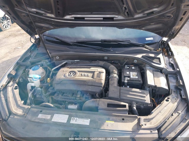 1VWAT7A38HC070446 Volkswagen Passat 1.8t S