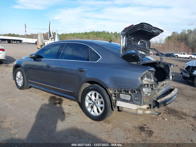 1VWAT7A38HC070446 Volkswagen Passat 1.8t S