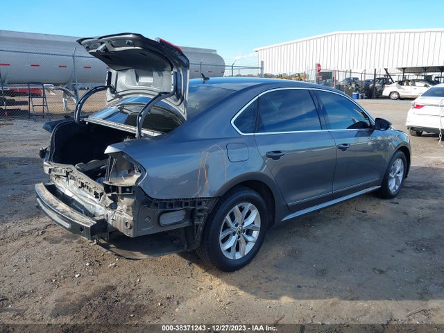 1VWAT7A38HC070446 Volkswagen Passat 1.8t S
