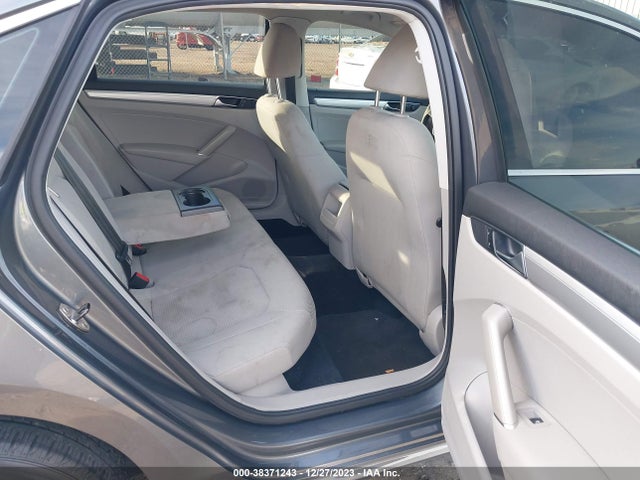 1VWAT7A38HC070446 Volkswagen Passat 1.8t S