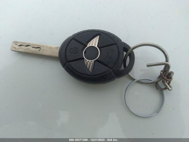 2006 MINI COOPER S WMWRE33526TJ34336 Photo 10