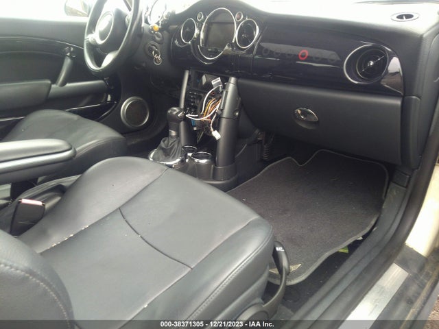 2006 MINI COOPER S WMWRE33526TJ34336 Photo 4