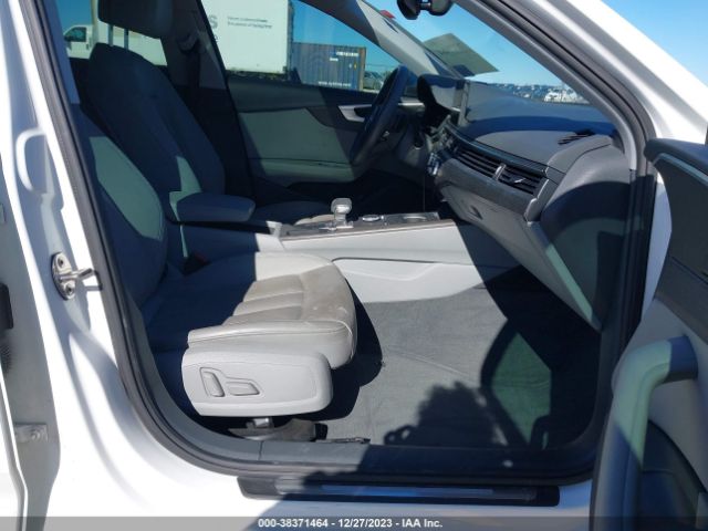WAUGMAF4XKA057786 Audi A4 40 Premium/40 Titanium Premium