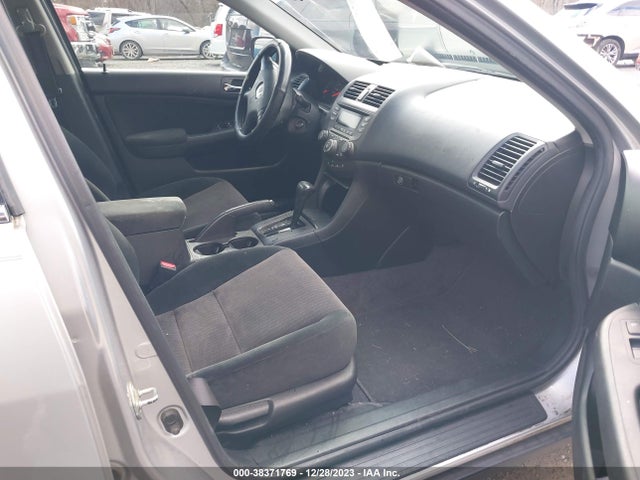 2004 HONDA ACCORD 2.4 LX VIN: 3HGCM56304G700720