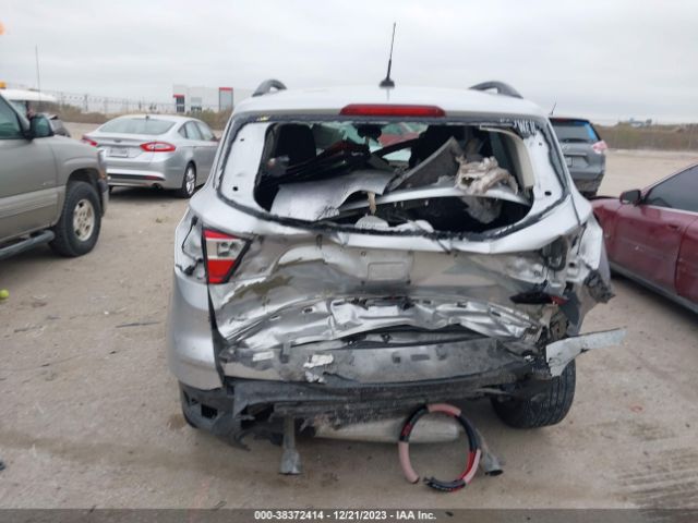 1FMCU0GD3JUB72247 Ford ESCAPE SE