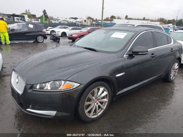 2015 JAGUAR XF SAJWA0FS3FPU55832 Photo 1