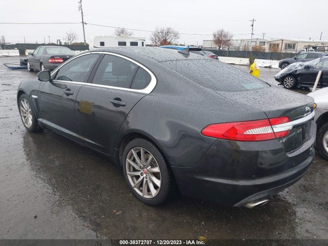 2015 JAGUAR XF SAJWA0FS3FPU55832 Photo 2