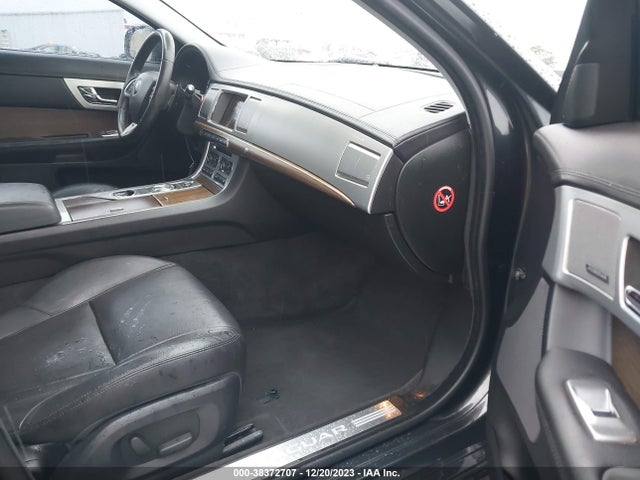 2015 JAGUAR XF SAJWA0FS3FPU55832 Photo 4