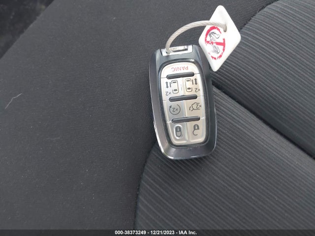 2C4RC1CG2NR226518 Chrysler Voyager Lx