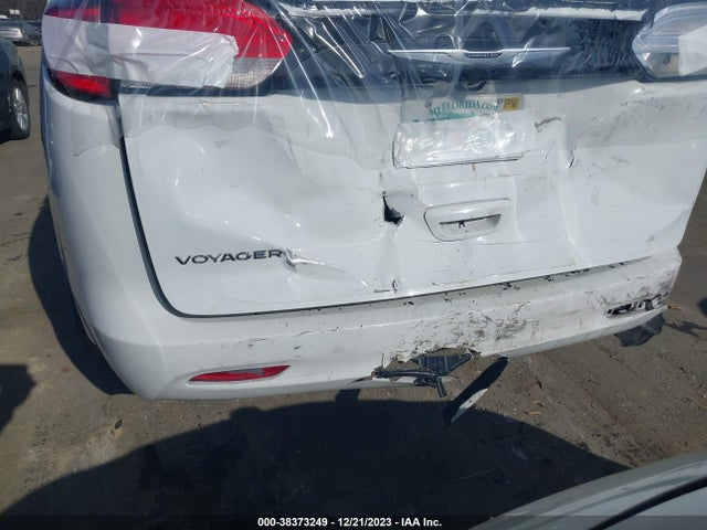 2C4RC1CG2NR226518 Chrysler Voyager Lx