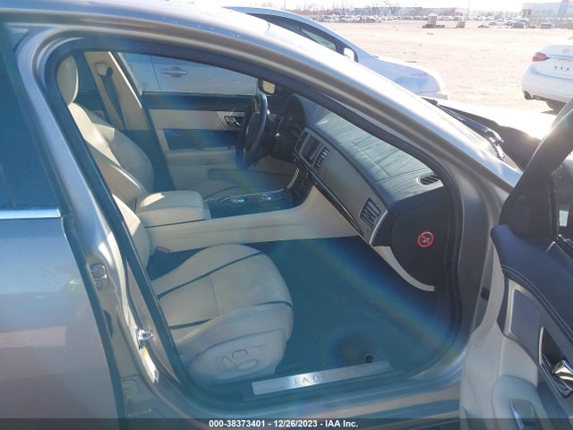 2012 JAGUAR XF SAJWA0HB3CLS34442 Photo 4
