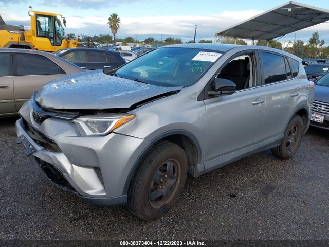 Toyota RAV4 LE 2018 2T3ZFREV9JW459667 Image 2