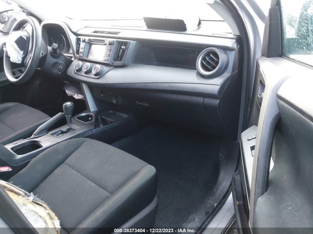 Toyota RAV4 LE 2018 2T3ZFREV9JW459667 Image 5