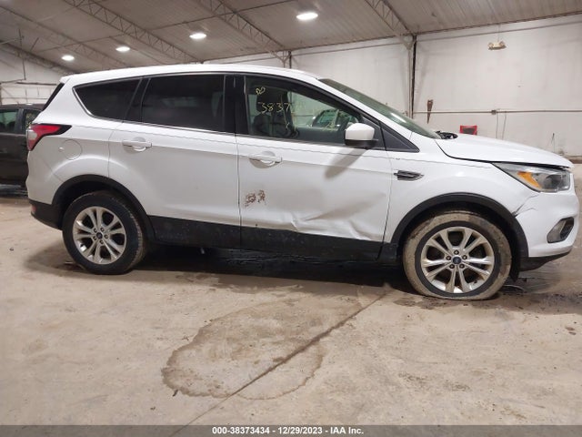 2017 FORD ESCAPE SE VIN: 1FMCU9GD8HUC74819