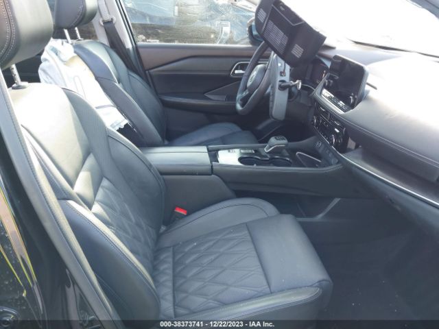 JN8BT3DC8PW102146 Nissan Rogue Platinum Fwd