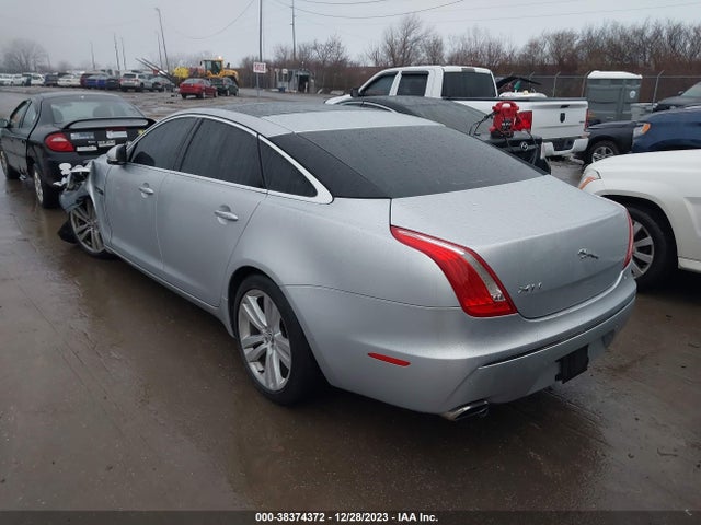 2012 JAGUAR XJ SAJWA2GB5CLV39146 Photo 2