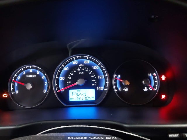 2011 HYUNDAI SANTA FE SE VIN: 5XYZHDAG9BG033241