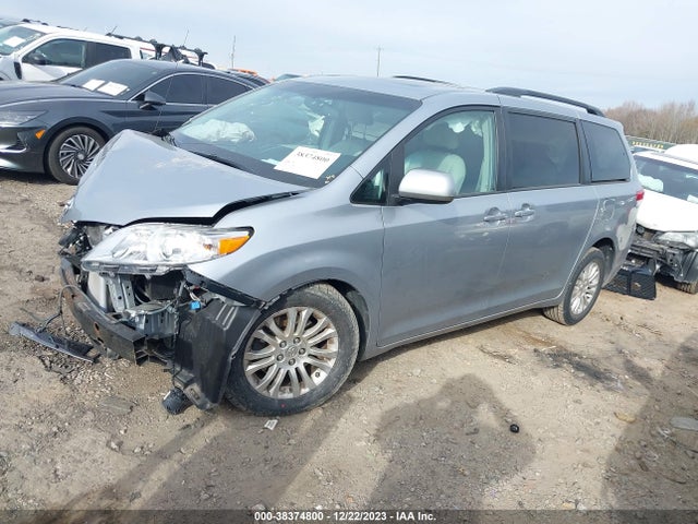 2014 TOYOTA SIENNA XLE V6 8 PASSENGER VIN: 5TDYK3DC4ES524372