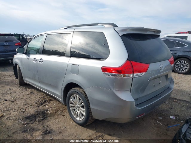 2014 TOYOTA SIENNA XLE V6 8 PASSENGER VIN: 5TDYK3DC4ES524372
