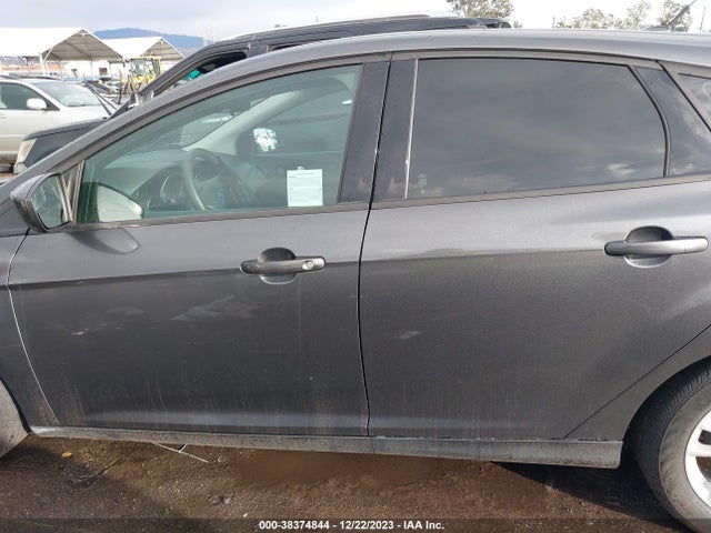2018 FORD FOCUS SE VIN: 1FADP3K22JL312873