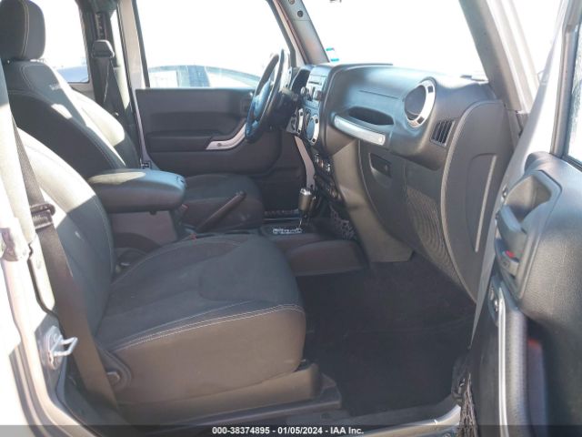 1C4AJWBG4GL184382 Jeep Wrangler Sahara