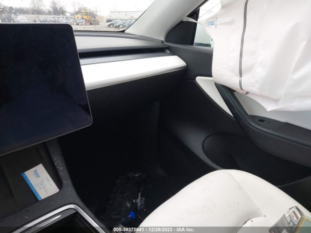 2021 TESLA MODEL Y 5YJYGDEE3MF179426 Photo 4