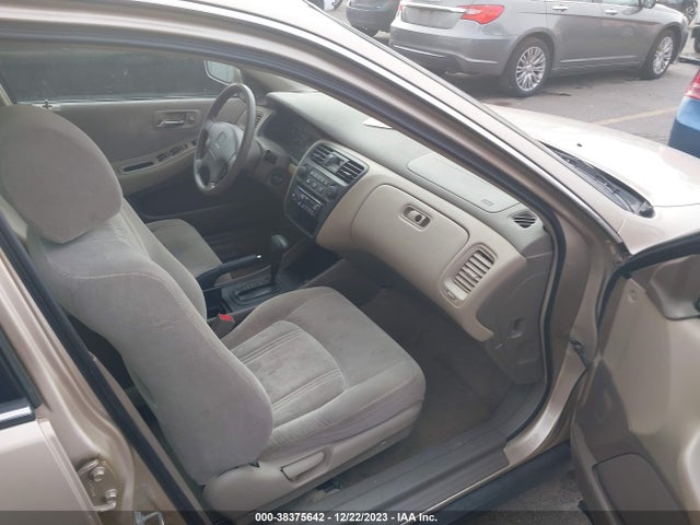 2000 HONDA ACCORD 2.3 LX VIN: 1HGCG5645YA141850
