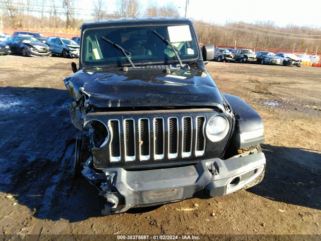 1C4HJXEG2JW317730 Jeep Wrangler Unlimited Sahara 4x4