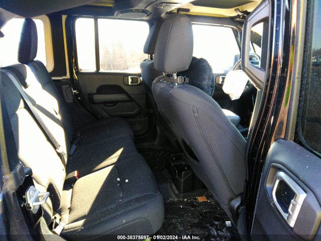 1C4HJXEG2JW317730 Jeep Wrangler Unlimited Sahara 4x4