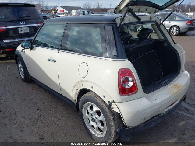 2012 MINI COOPER WMWSU3C51CT257304 Photo 2