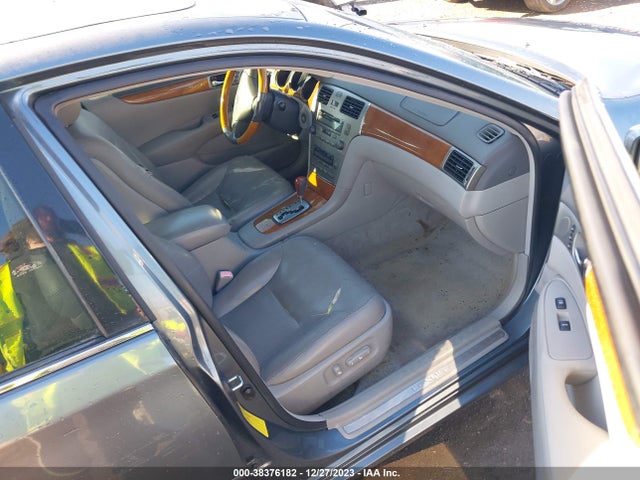 2005 LEXUS ES 330 VIN: JTHBA30G855113532