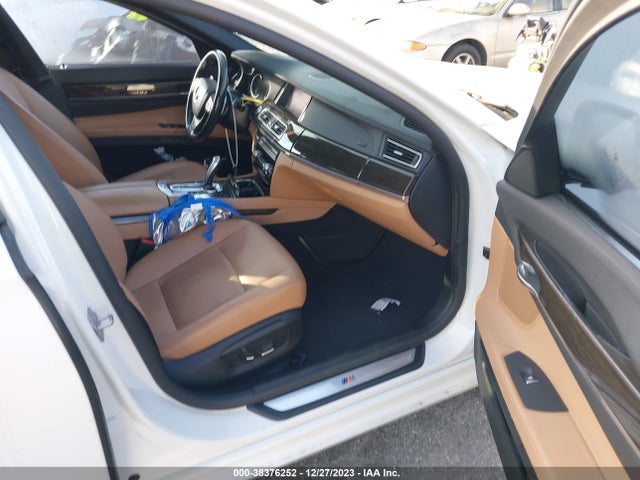 BMW 740I 2014 WBAYA6C59ED144654 Image 5