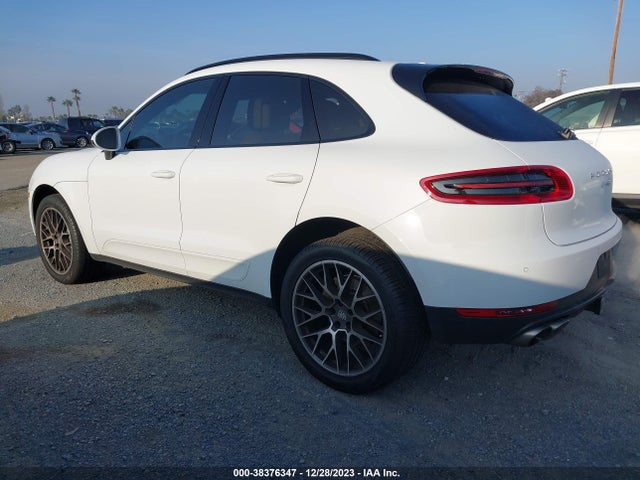 2018 PORSCHE MACAN WP1AB2A54JLB38109 Photo 2