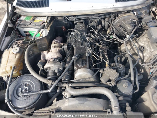 1983 MERCEDES-BENZ 300 DT VIN: WDBAB33A6DB023408
