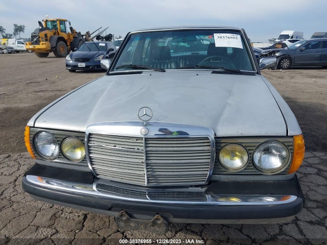 1983 MERCEDES-BENZ 300 DT VIN: WDBAB33A6DB023408