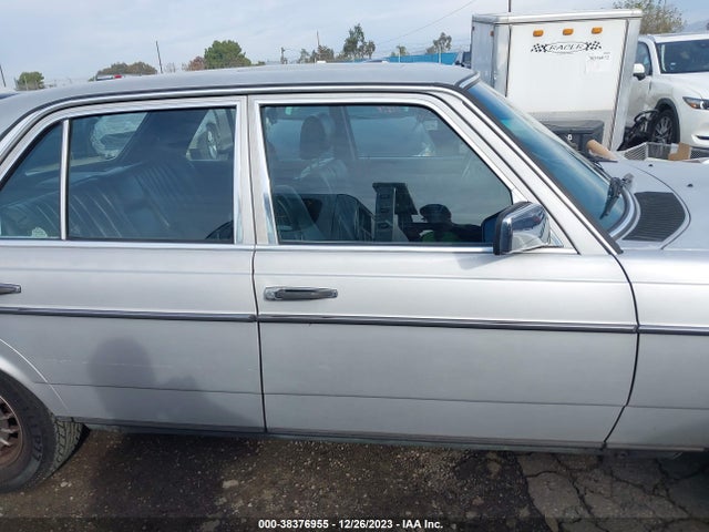 1983 MERCEDES-BENZ 300 DT VIN: WDBAB33A6DB023408