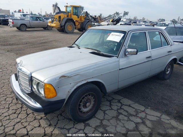 1983 MERCEDES-BENZ 300 DT VIN: WDBAB33A6DB023408