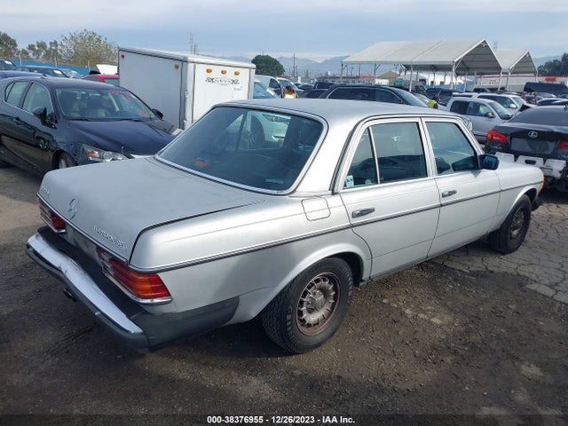1983 MERCEDES-BENZ 300 DT VIN: WDBAB33A6DB023408