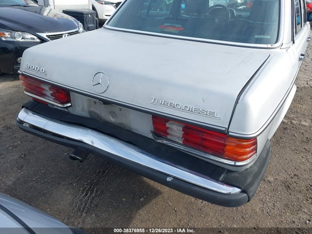 1983 MERCEDES-BENZ 300 DT VIN: WDBAB33A6DB023408