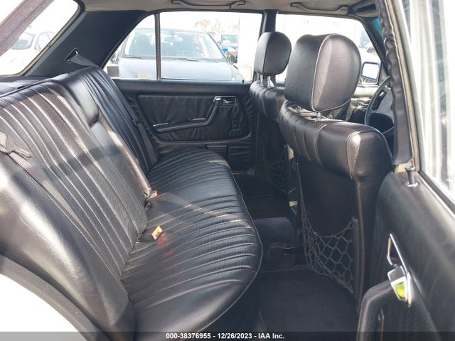 1983 MERCEDES-BENZ 300 DT VIN: WDBAB33A6DB023408