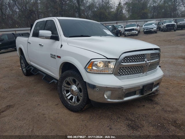 RAM 1500 Laramie  4x4 5'7 Box 2017 1C6RR7NM2HS882863 zdjęcie główne