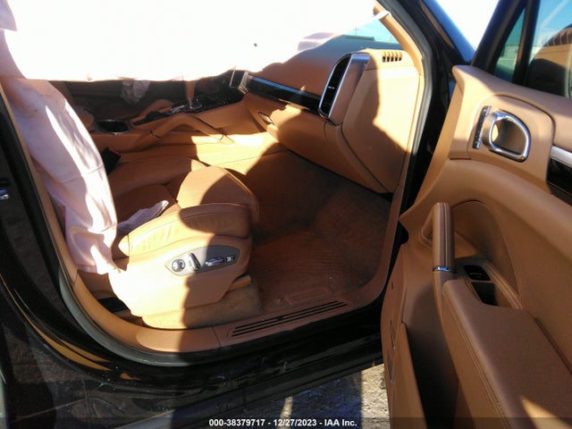 2011 PORSCHE CAYENNE WP1AA2A26BLA00758 Photo 4
